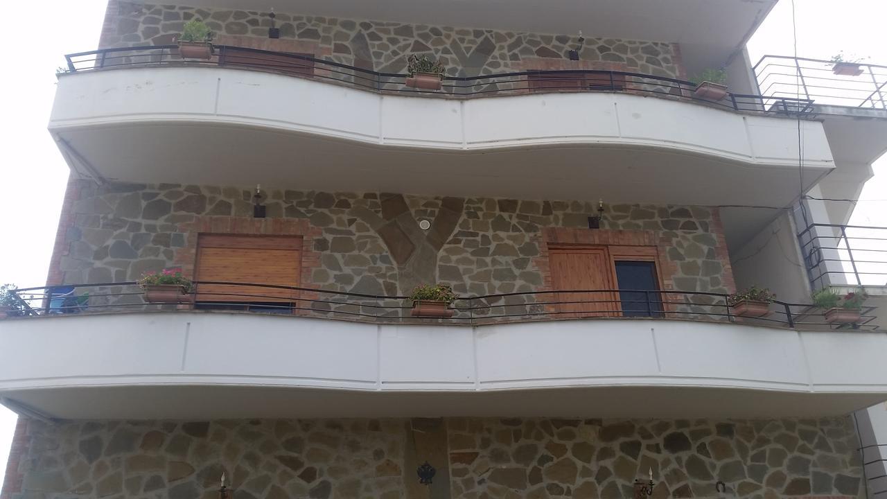 Velaj Apartments Orikum Extérieur photo